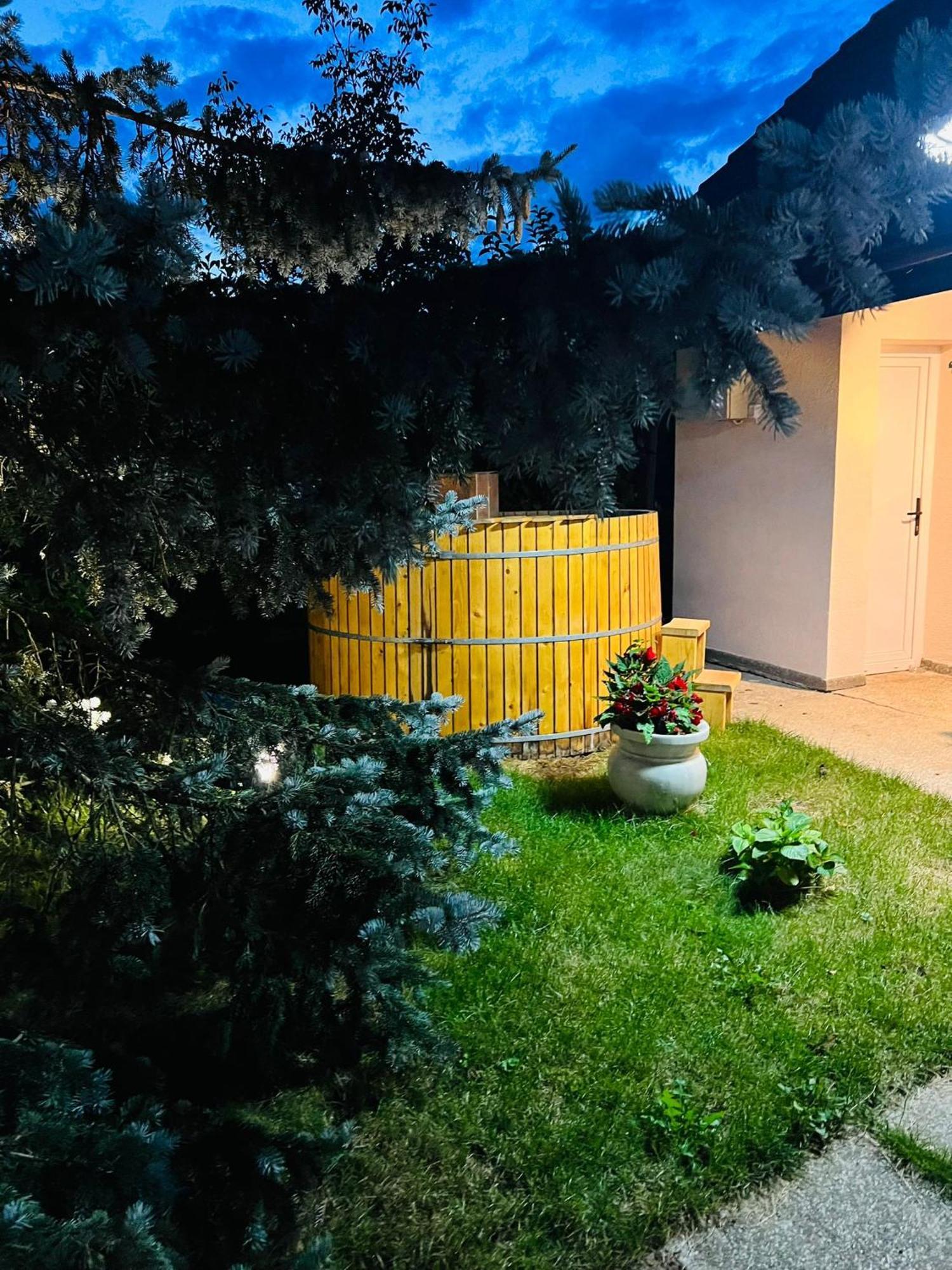فيلا Evie'S Tree House Dragomirna المظهر الخارجي الصورة