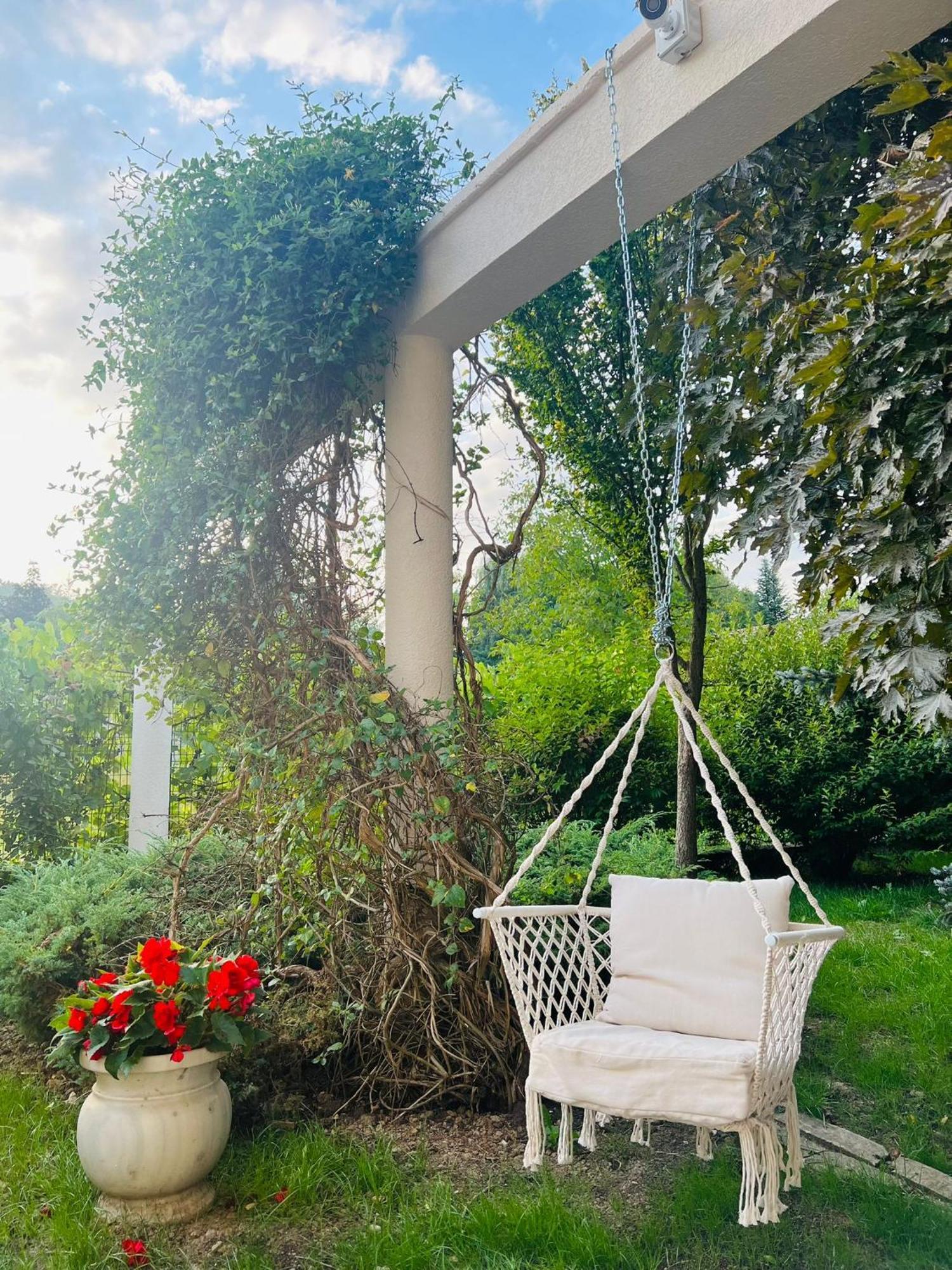 فيلا Evie'S Tree House Dragomirna المظهر الخارجي الصورة