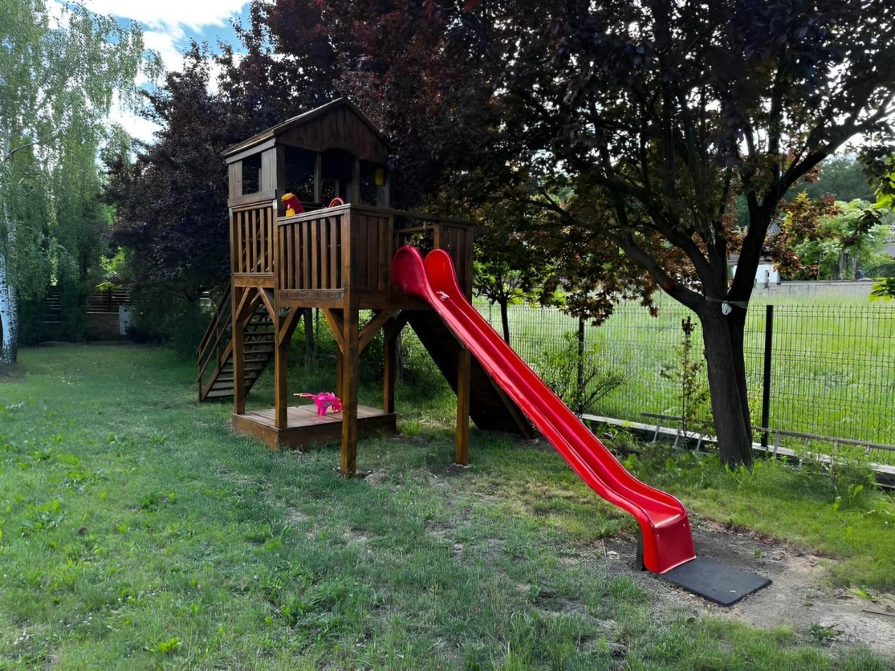 فيلا Evie'S Tree House Dragomirna المظهر الخارجي الصورة